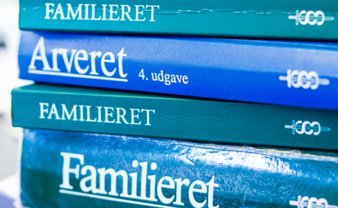 Der er står forskel på en jurist og en advokat